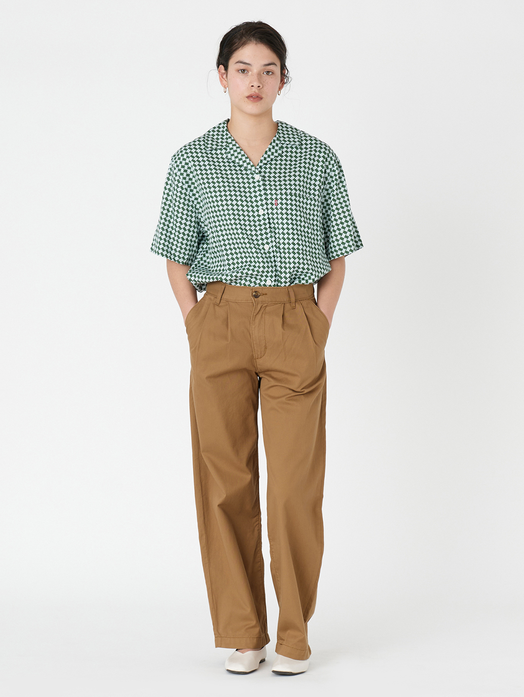 HR PLEATED BAGGY TROUSER ブラウン FOXTROT BROWN｜リーバイス® 公式通販